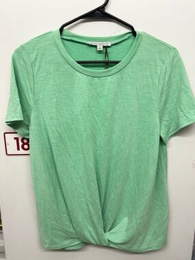 Green Envelope Women's Short Sleeve Scoop Neck Size Small Blouse‎ Top Green Soft